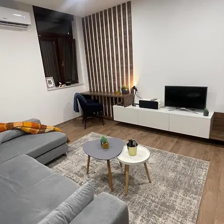 Modern For 6 In Center