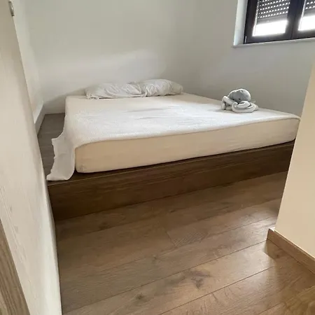 Modern For 6 In Center